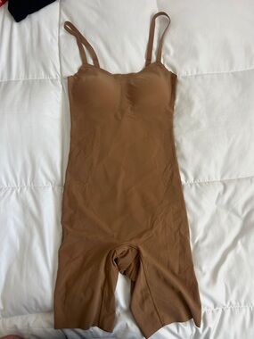 Commando. Zone smoothing body short in Small.